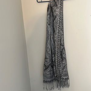 Gray patterned Scarf